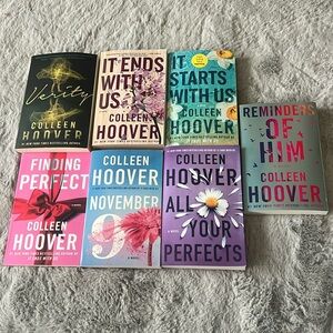7 pack of Colleen Hoover books